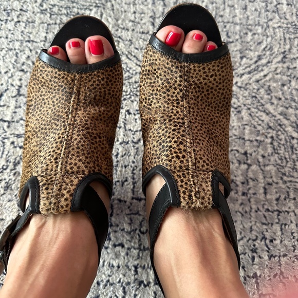 Coque Terra  Anthropologie Wedge Heel Sandals Calf Hair Sz 39 - Picture 5 of 6